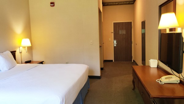 1 King Bed Accessible Non-Smoking Photo 2